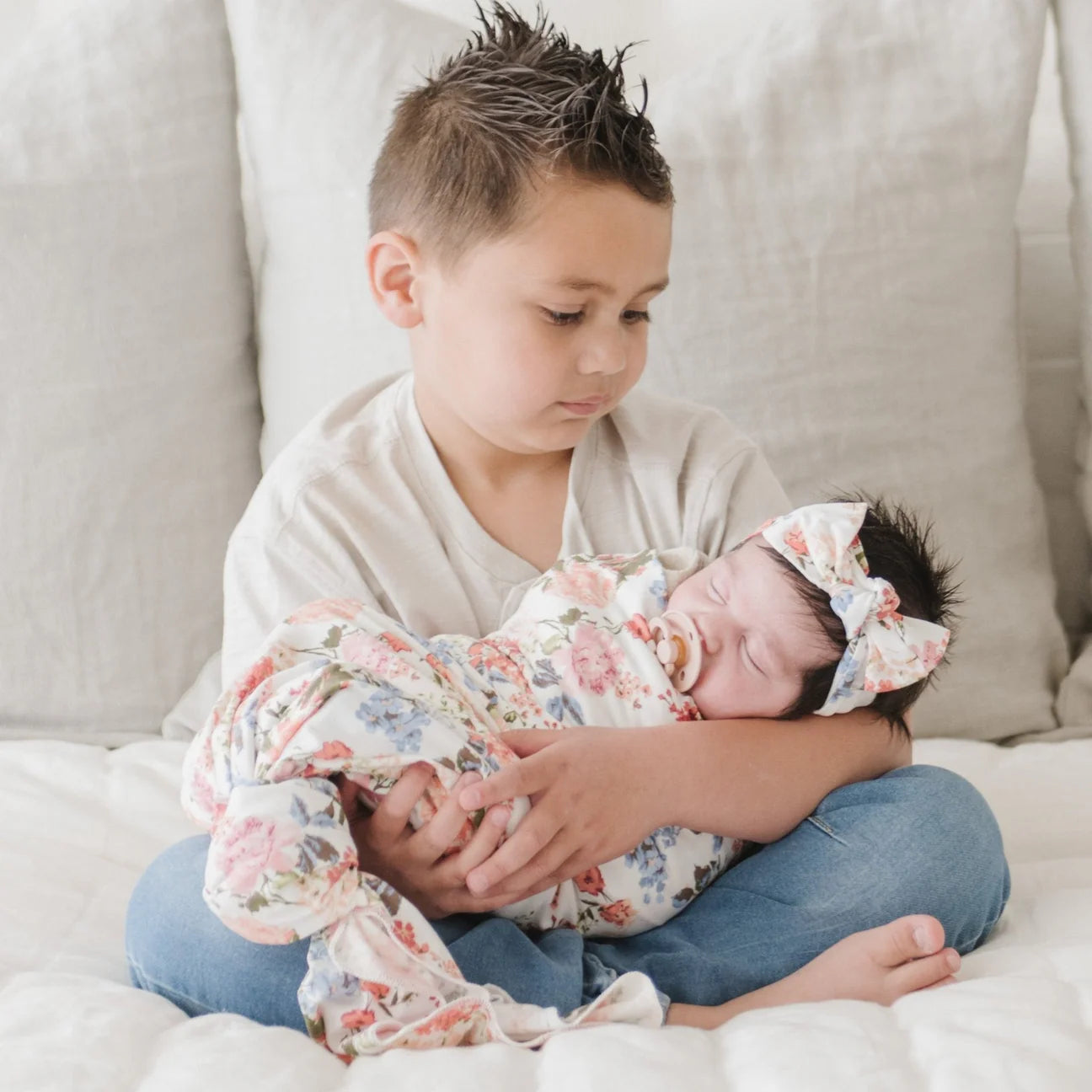 Saranoni Stretchy Swaddles, Hats, & Bows